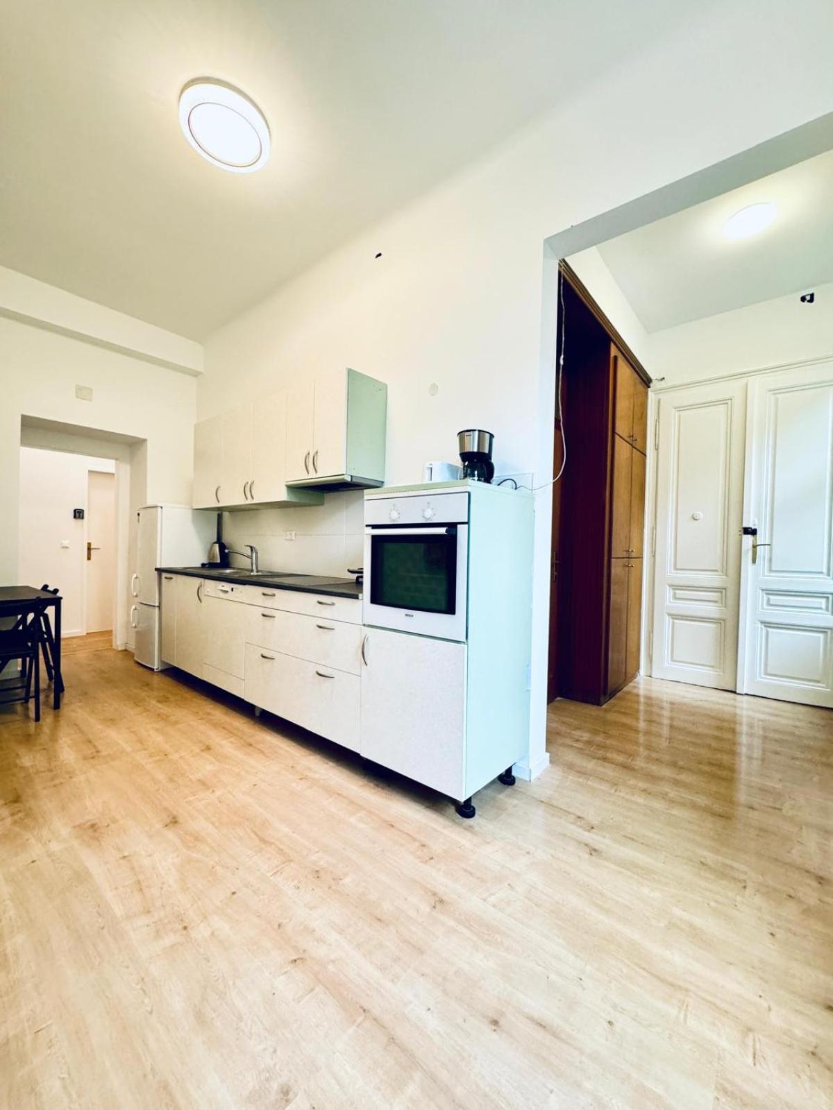 5br Shared Ideal For Groups 7 Min To Westbahnhof Apartamento Viena